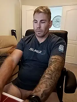 Snapshot of snakecharmer20000 chatting on 10-16-25, 01:23 snakecharmer20000 online show from 10-16-25, 01:23