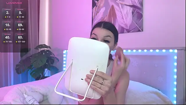 Veronica leal online show from 04-22-26, 08:50