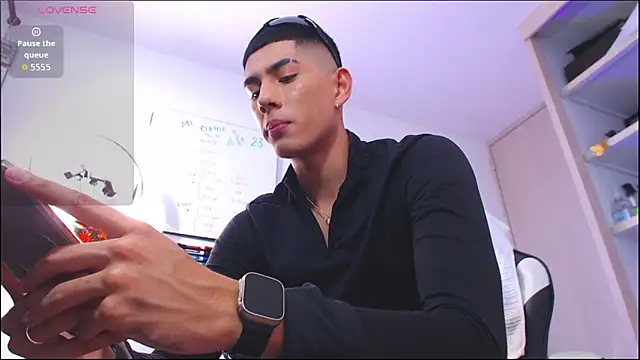 Snapshot of Valerio_20 chatting on 04-17-26, 09:51 Valerio 20 online show from 04-17-26, 09:51