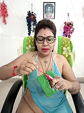 Snapshot of YOUR_LOVELY-40 chatting on 02-11-26, 08:14 YOUR LOVELY-40 online show from 02-11-26, 08:14