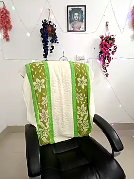 Snapshot of YOUR_LOVELY-40 chatting on 03-07-26, 12:46 YOUR LOVELY-40 online show from 03-07-26, 12:46