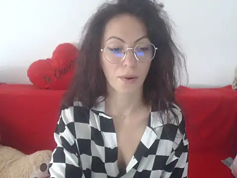 Snapshot of Emmatoo chatting on 05-08-26, 11:48 Emmatoo online show from 05-08-26, 11:48