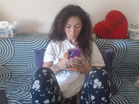 Snapshot of Emmatoo chatting on 05-15-26, 10:55 Emmatoo online show from 05-15-26, 10:55