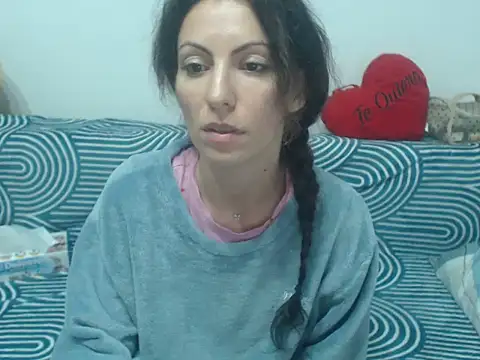 Snapshot of Emmatoo chatting on 05-15-26, 11:12 Emmatoo online show from 05-15-26, 11:12