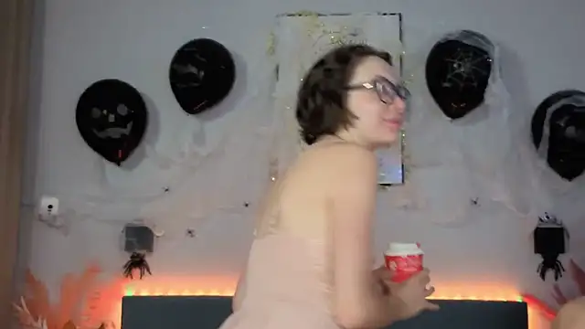 Snapshot of Verh_i_niz_ chatting on 11-30-25, 10:36 Verh i niz online show from 11-30-25, 10:36