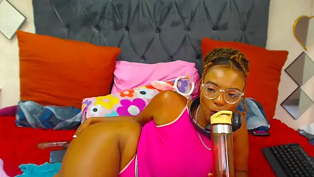 Snapshot of SAVAGExBOO chatting on 03-19-25, 03:19 SAVAGExBOO online show from 03-19-25, 03:19