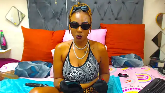 Snapshot of SAVAGExBOO chatting on 03-22-25, 08:48 SAVAGExBOO online show from 03-22-25, 08:48