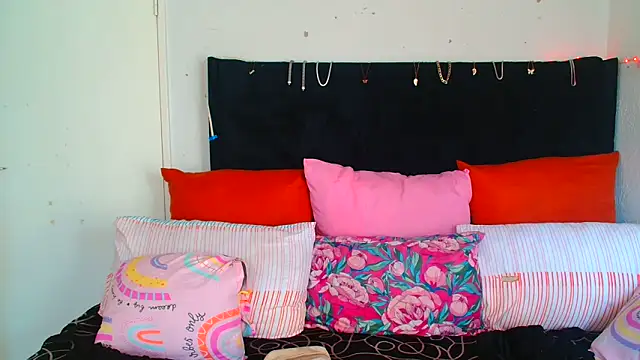 Snapshot of SAVAGExBOO chatting on 11-05-25, 04:01 SAVAGExBOO online show from 11-05-25, 04:01