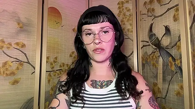 Snapshot of Marcelinegoddess chatting on 07-14-26, 04:06 Marcelinegoddess online show from 07-14-26, 04:06