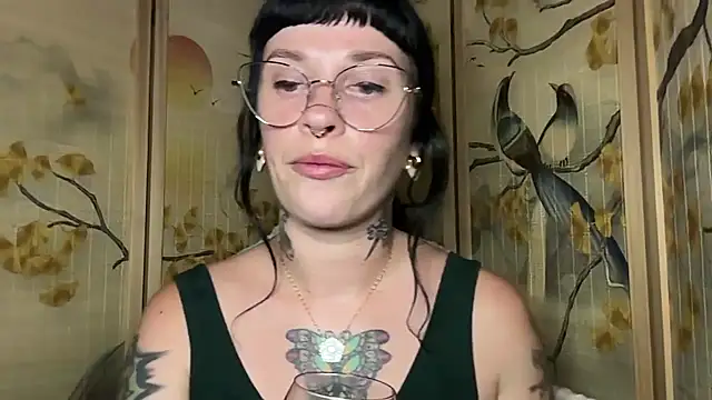 Snapshot of Marcelinegoddess chatting on 07-24-26, 03:59 Marcelinegoddess online show from 07-24-26, 03:59