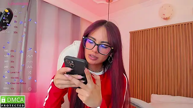 Snapshot of sophiecherry_ chatting on 10-26-25, 08:15 sophiecherry online show from 10-26-25, 08:15