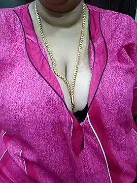 Snapshot of ashikaa_r chatting on 01-26-25, 10:35 ashikaa r online show from 01-26-25, 10:35