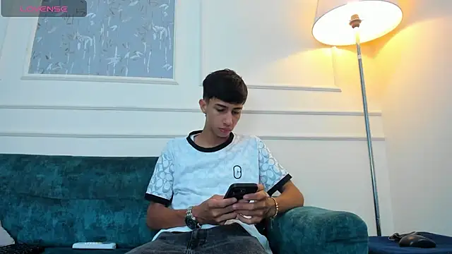 Snapshot of Lucian_Davi chatting on 01-17-25, 12:10 Lucian Davi online show from 01-17-25, 12:10