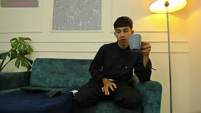 Snapshot of Lucian_Davi chatting on 01-30-25, 12:59 Lucian Davi online show from 01-30-25, 12:59