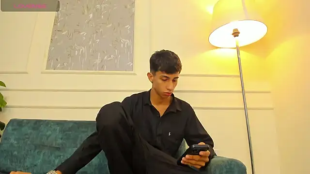 Snapshot of Lucian_Davi chatting on 01-30-25, 04:24 Lucian Davi online show from 01-30-25, 04:24