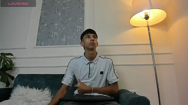 Snapshot of Lucian_Davi chatting on 02-03-25, 12:14 Lucian Davi online show from 02-03-25, 12:14