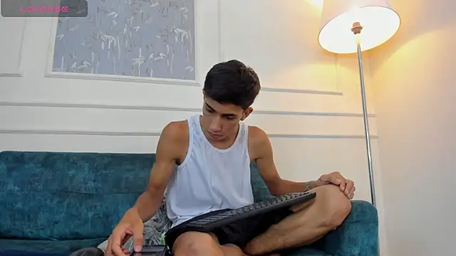 Snapshot of Lucian_Davi chatting on 09-27-25, 03:55 Lucian Davi online show from 09-27-25, 03:55