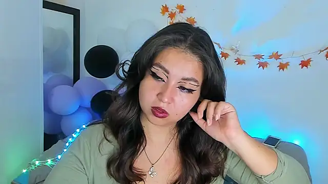 Snapshot of LiahDiaz chatting on 12-04-24, 02:15 LiahDiaz online show from 12-04-24, 02:15