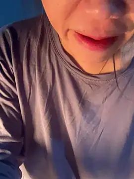 Snapshot of Laura8910 chatting on 01-04-25, 12:38 Laura8910 online show from 01-04-25, 12:38