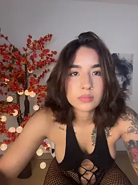 VictoriaHiill online show from 05-03-26, 06:14