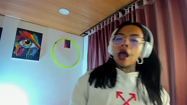 Snapshot of nicole_volkov chatting on 01-13-25, 11:06 nicole volkov online show from 01-13-25, 11:06