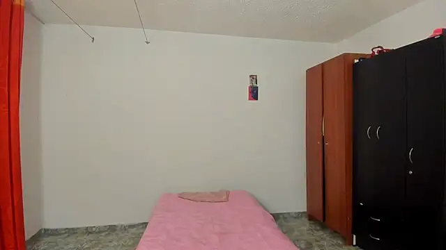 Snapshot of nicole_volkov chatting on 03-13-25, 12:37 nicole volkov online show from 03-13-25, 12:37