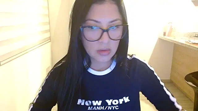 Charlotte cute18 online show from 12-13-25, 11:32