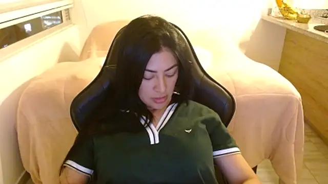 Charlotte cute18 online show from 05-28-26, 02:20