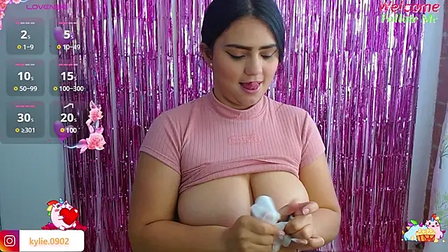 Snapshot of karol_9 chatting on 01-04-25, 05:05 karol 9 online show from 01-04-25, 05:05