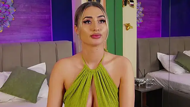 Snapshot of LoraDevine chatting on 11-28-25, 11:40 LoraDevine online show from 11-28-25, 11:40