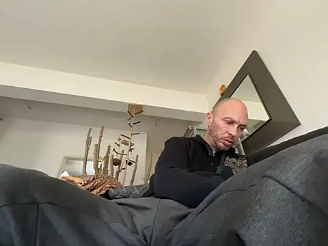 Snapshot of Germankink chatting on 01-25-25, 10:51 Germankink online show from 01-25-25, 10:51