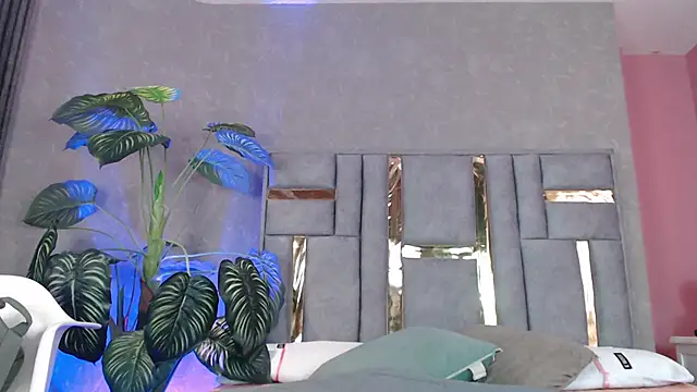 Snapshot of JuliaRose_ks chatting on 11-19-25, 12:27 JuliaRose ks online show from 11-19-25, 12:27