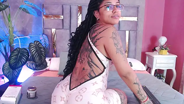 Snapshot of JuliaRose_ks chatting on 11-20-25, 12:16 JuliaRose ks online show from 11-20-25, 12:16