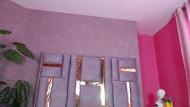 Snapshot of JuliaRose_ks chatting on 11-21-25, 12:15 JuliaRose ks online show from 11-21-25, 12:15