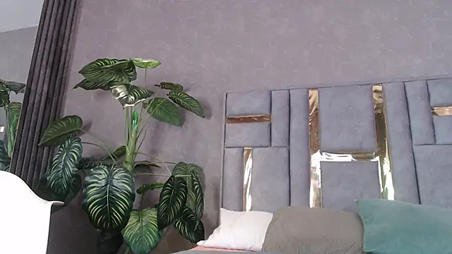 Snapshot of JuliaRose_ks chatting on 11-25-25, 12:27 JuliaRose ks online show from 11-25-25, 12:27