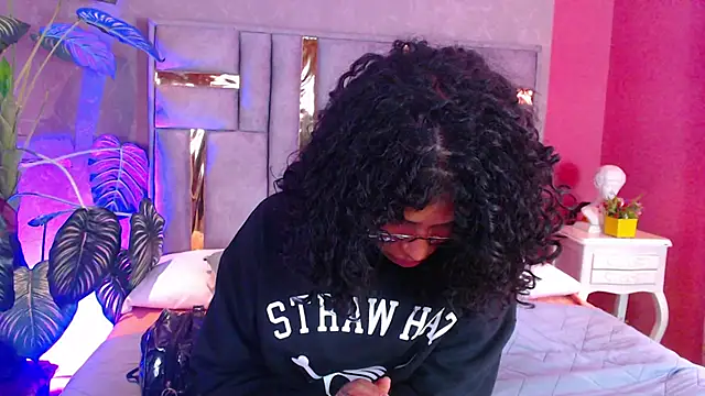 Snapshot of JuliaRose_ks chatting on 12-05-25, 12:36 JuliaRose ks online show from 12-05-25, 12:36