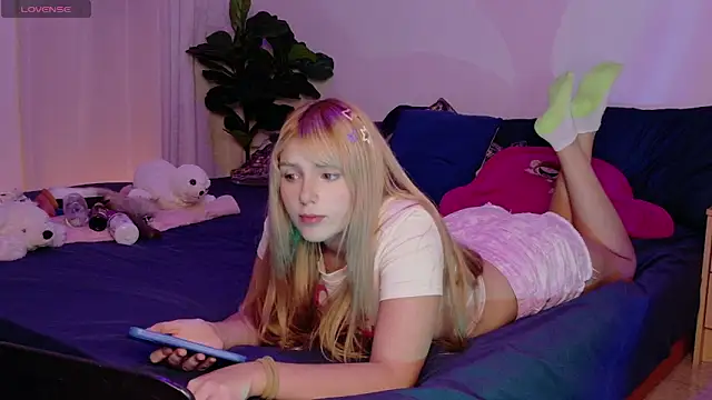 Snapshot of AlinaCarter chatting on 05-12-26, 01:14 AlinaCarter online show from 05-12-26, 01:14