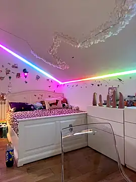 Snapshot of SelenaBee chatting on 10-11-25, 07:51 SelenaBee online show from 10-11-25, 07:51