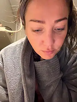 Snapshot of ElenaHaze chatting on 01-24-25, 07:30 ElenaHaze online show from 01-24-25, 07:30
