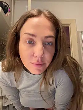 Snapshot of ElenaHaze chatting on 10-08-25, 05:27 ElenaHaze online show from 10-08-25, 05:27
