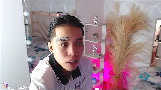 Jonesliam23 online show from 11-06-25, 07:37