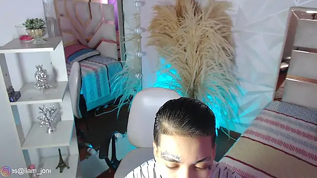 Jonesliam23 online show from 03-26-26, 07:19