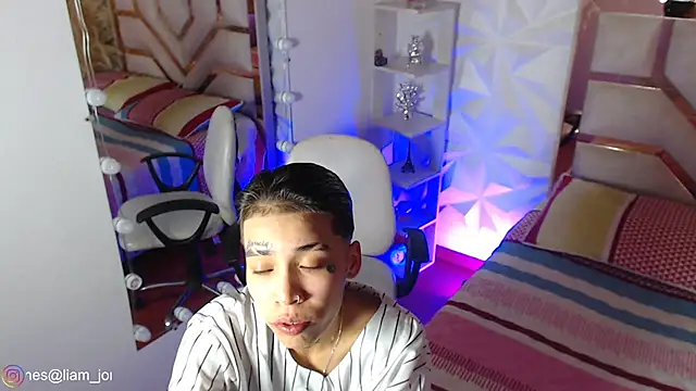 Jonesliam23 online show from 04-18-26, 08:20