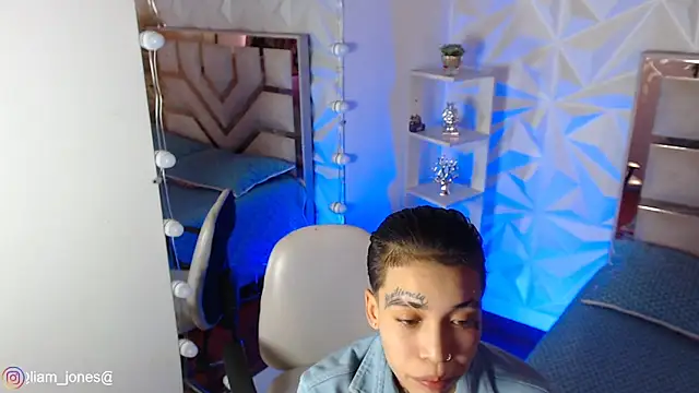 Jonesliam23 online show from 04-22-26, 07:59