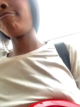 Snapshot of adaraSmiith chatting on 12-04-24, 07:34 adaraSmiith online show from 12-04-24, 07:34