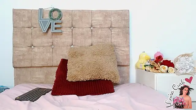 Snapshot of luisa_curli chatting on 10-26-25, 10:04 luisa curli online show from 10-26-25, 10:04