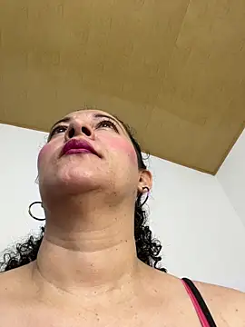 Snapshot of luisa_curli chatting on 12-05-25, 05:05 luisa curli online show from 12-05-25, 05:05