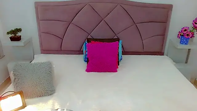 laura sweett120 online show from 02-14-25, 03:54