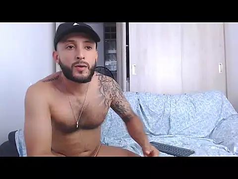 Snapshot of Sanit_Di chatting on 07-14-26, 10:37 Sanit Di online show from 07-14-26, 10:37