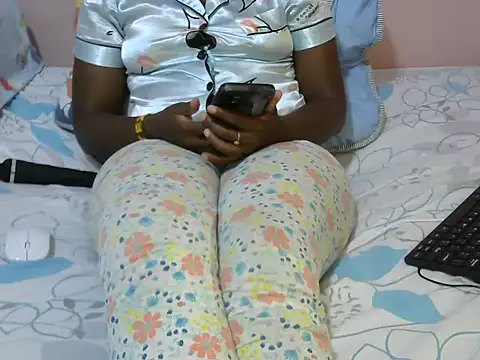 winnie254 online show from 10-14-25, 04:08